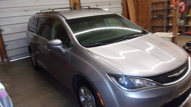 2017 Chrysler Pacifica Touring-L Plus