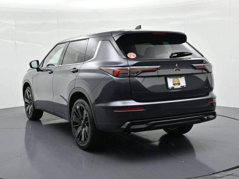 2026 Mitsubishi Outlander LE