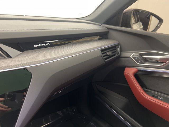 2024 Audi SQ8 e-tron quattro Prestige