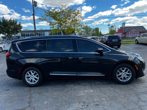 2020 Chrysler Pacifica Touring L