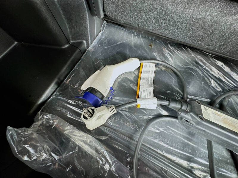 2023 Mitsubishi Outlander PHEV SE