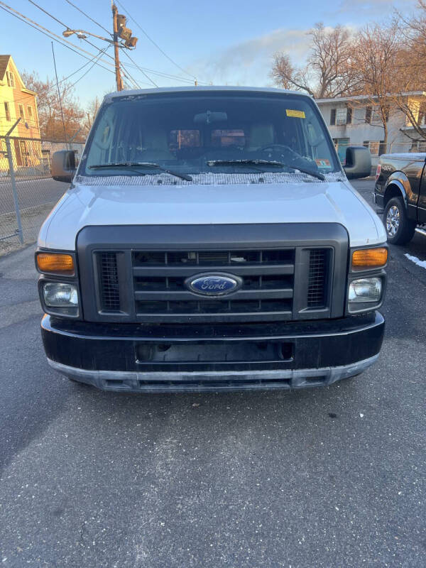 2011 Ford E-Series E-150 XLT