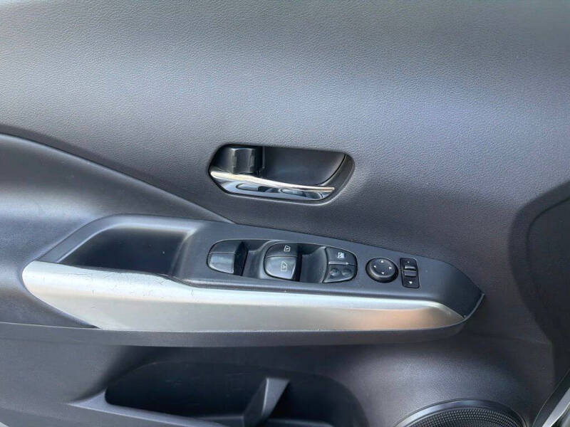 2019 Nissan Kicks SR
