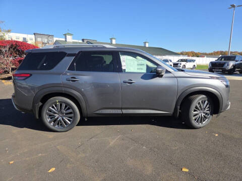 2025 Nissan Pathfinder SL