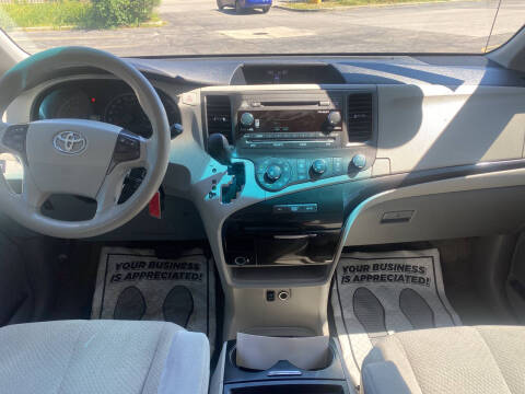 2011 Toyota Sienna LE 8-Passenger