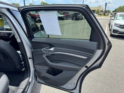 2022 Audi e-tron quattro Premium