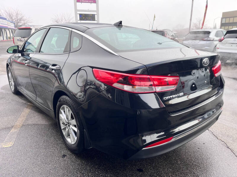 2016 Kia Optima LX photo 4