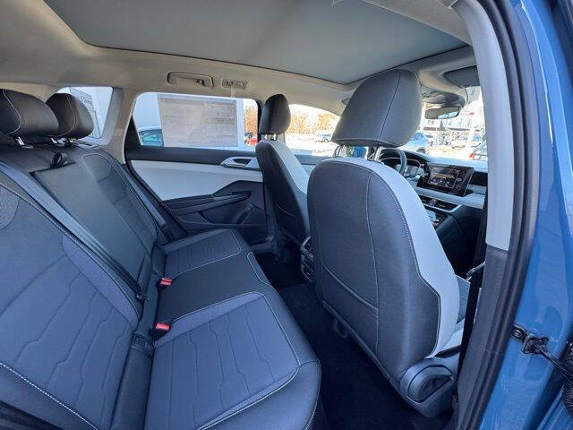 2025 Volkswagen Taos SE 4Motion