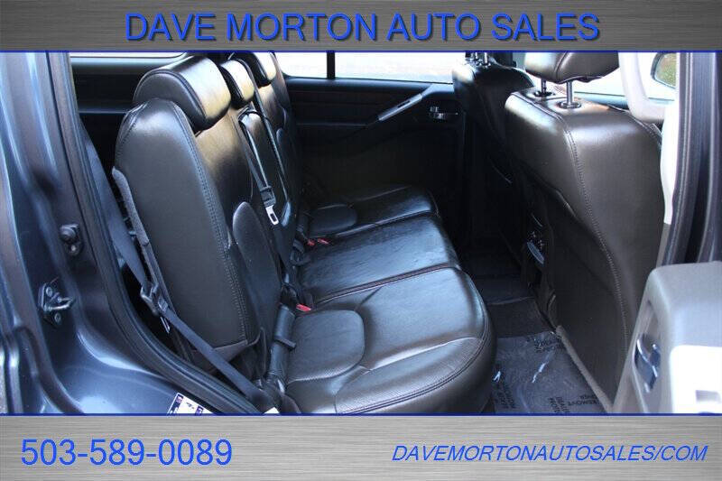 2011 Nissan Pathfinder LE