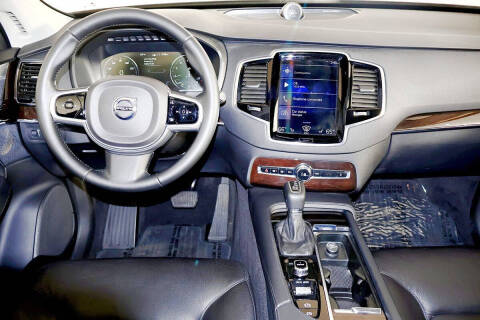 2017 Volvo XC90 T6 Momentum