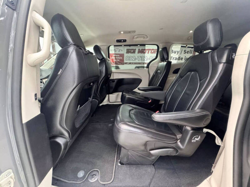 2022 Chrysler Pacifica Touring L