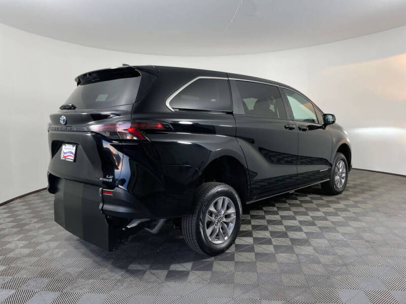 2023 Toyota Sienna LE 8-Passenger