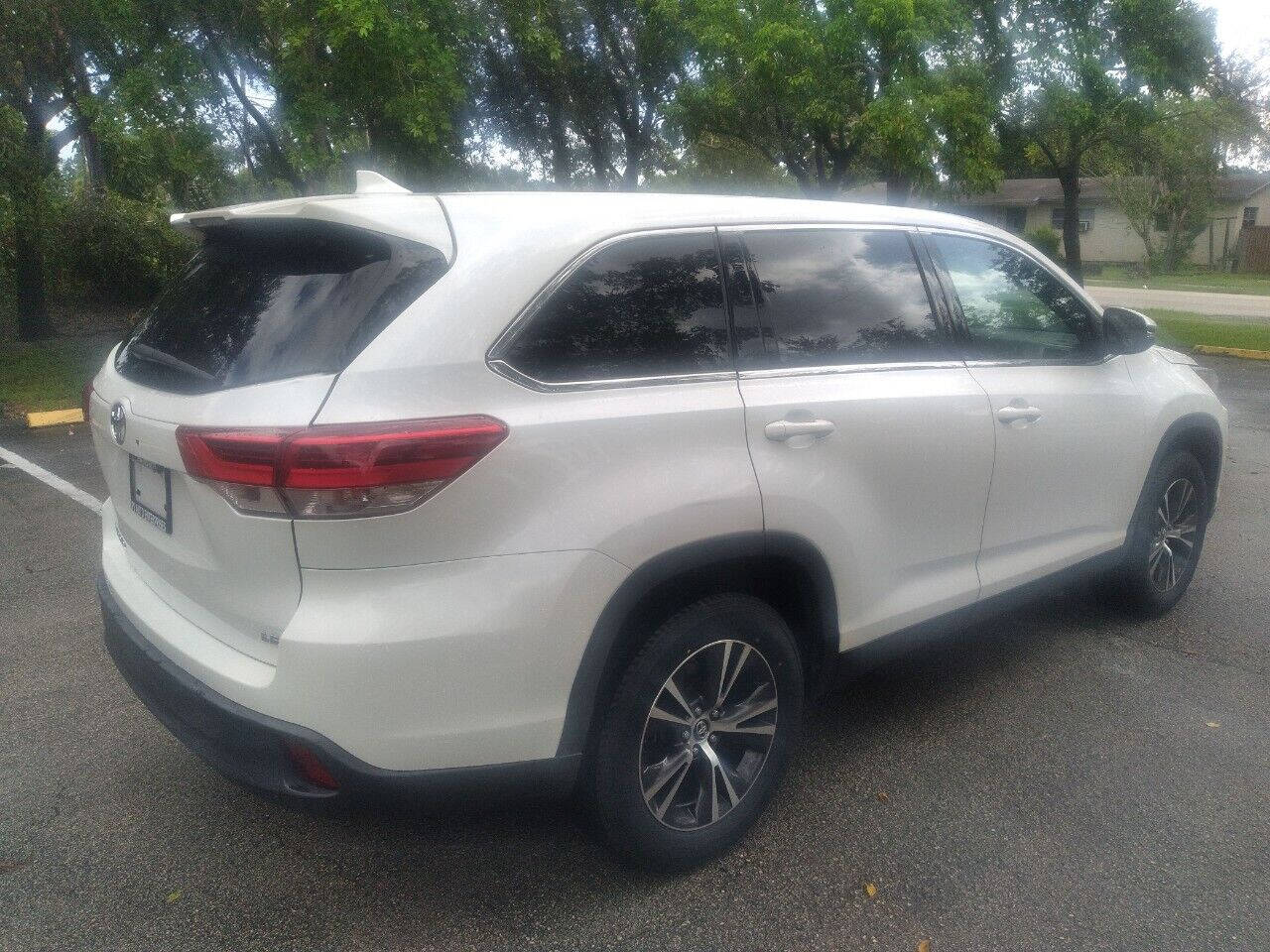 2019 TOYOTA Highlander SUV / Crossover - $27,999