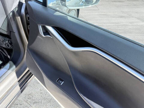 2015 Tesla Model S 70D