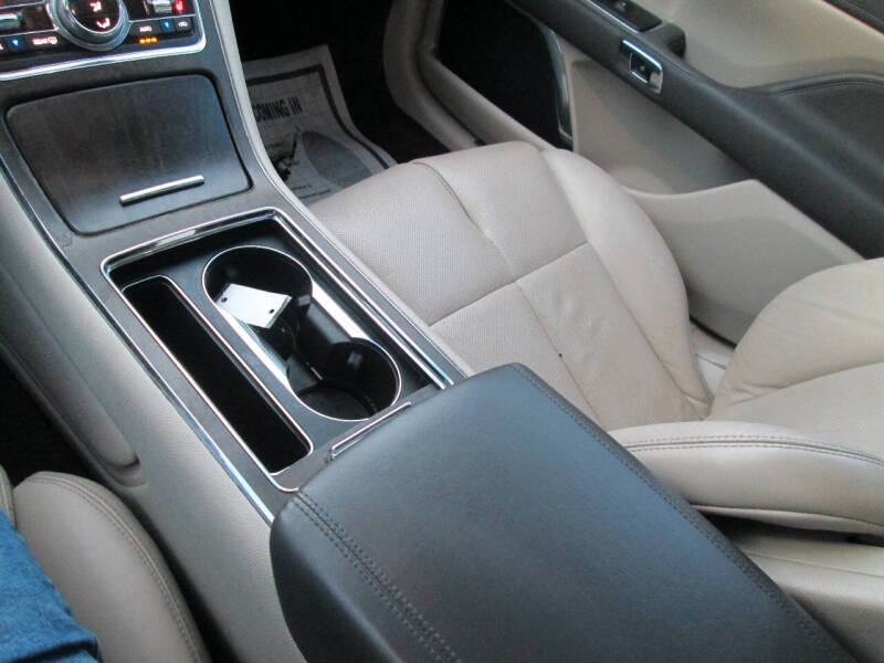 2017 Lincoln Continental Select