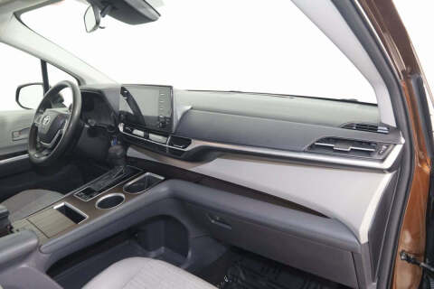 2021 Toyota Sienna LE 8-Passenger