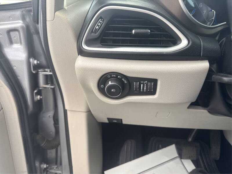 2017 Chrysler Pacifica Touring-L