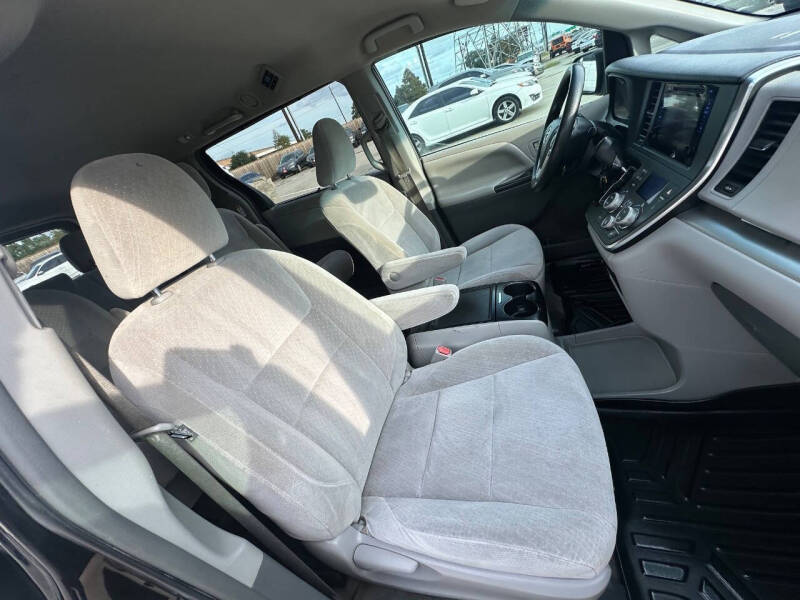 2015 Toyota Sienna LE 8-Passenger