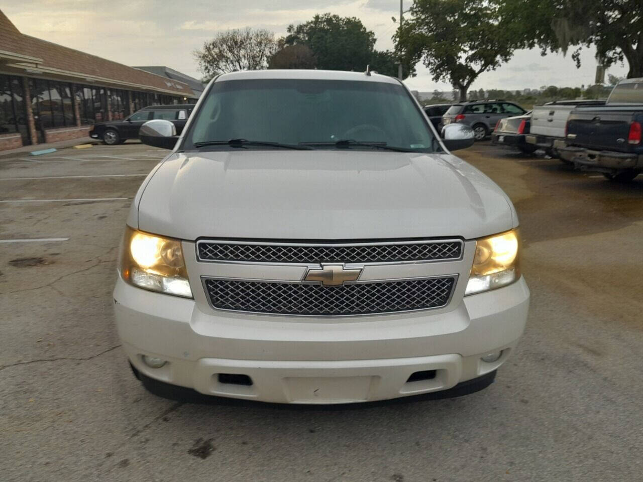 2011 Chevrolet Suburban SUV - $7,950