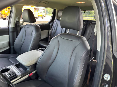 2022 Kia Carnival LX