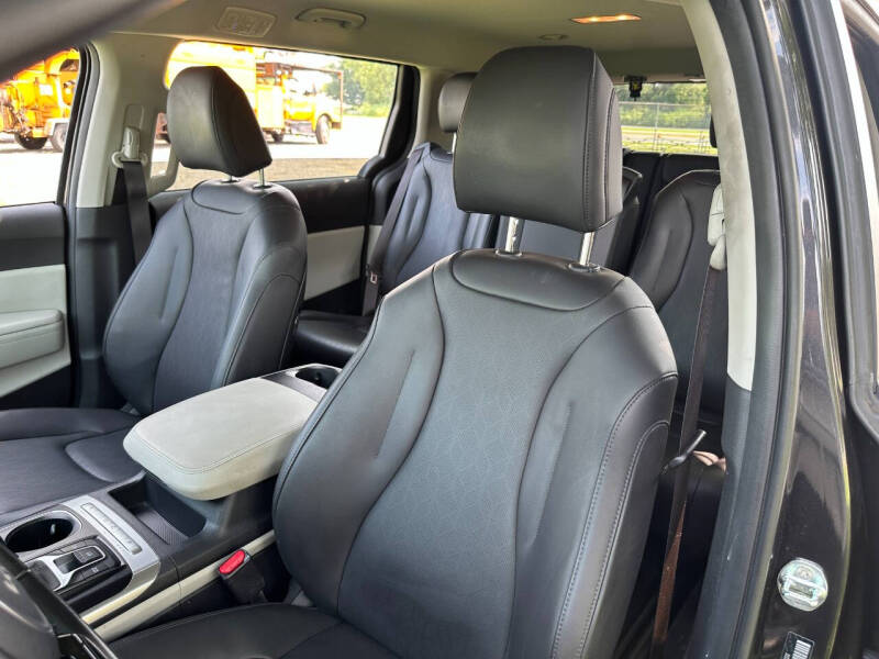 2022 Kia Carnival LX