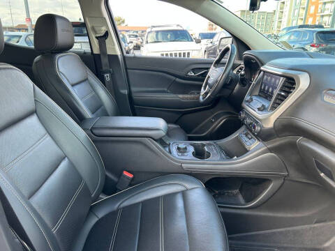 2022 GMC Acadia Denali