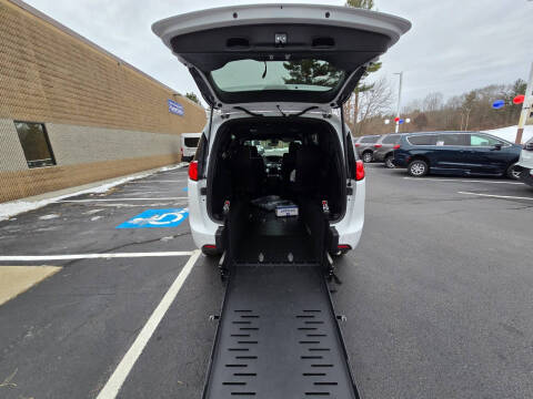 2025 Chrysler Voyager LX