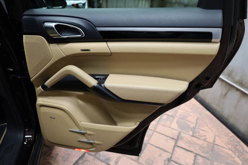 2014 Porsche Cayenne Platinum