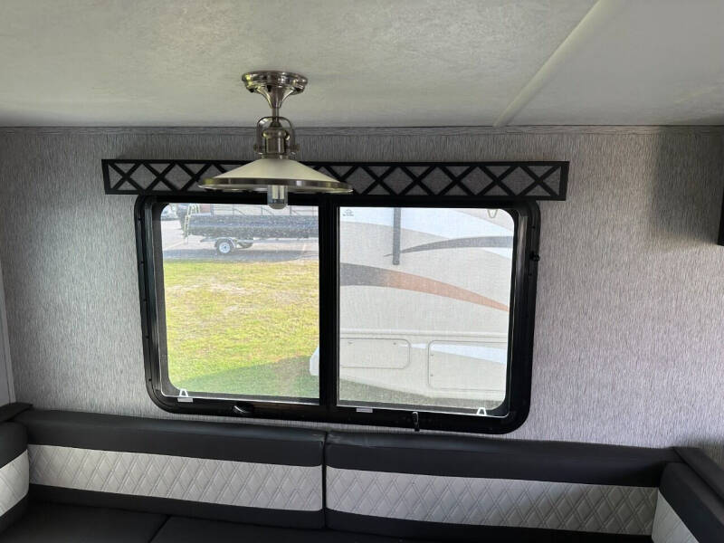 2022 Coachmen RV Freedom Express