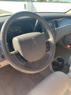 2011 Lincoln Town Car Sedan - $27,950