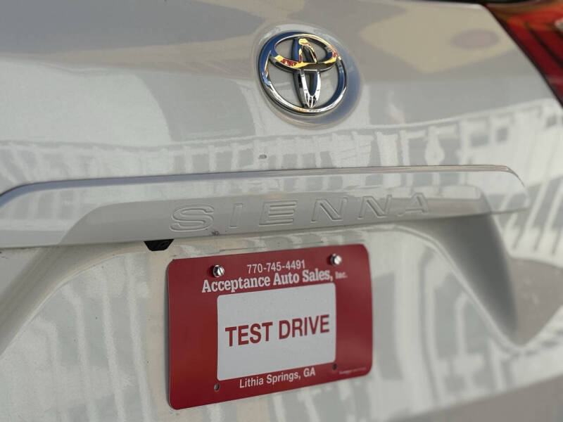 2018 Toyota Sienna XLE 8-Passenger