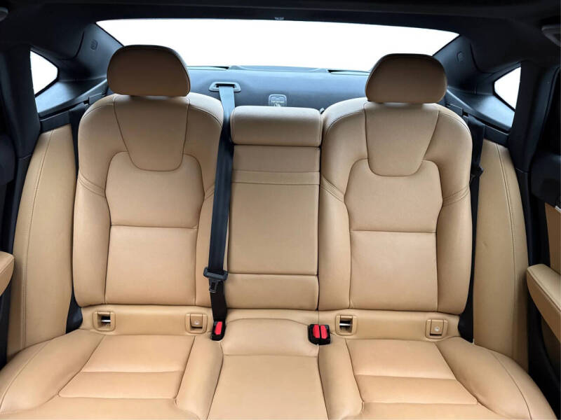 2019 Volvo S90 T6 Momentum