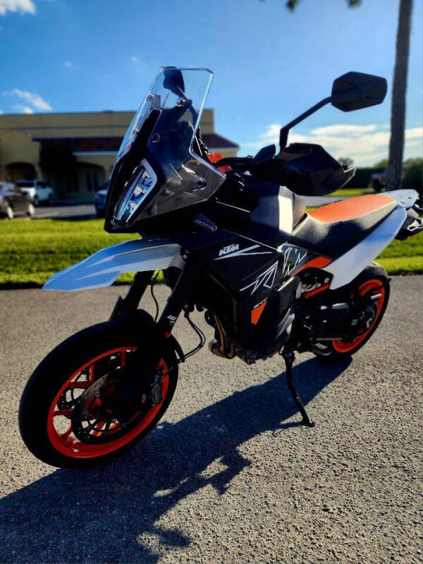 2024 KTM 890 SMT