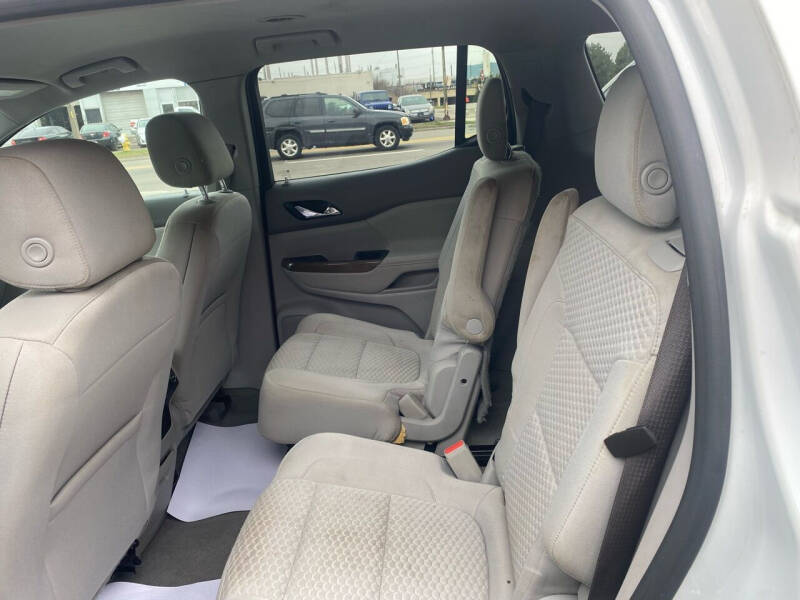 2017 GMC Acadia SLE-2