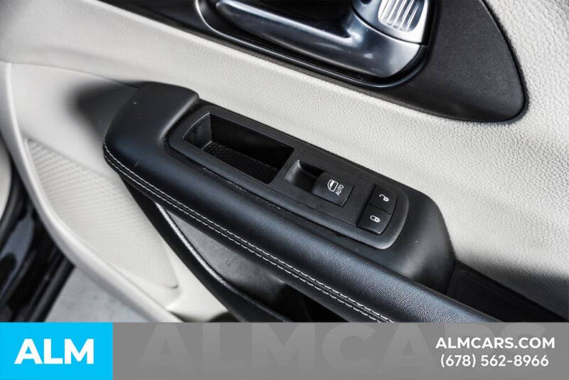 2024 Chrysler Pacifica Plug-In Hybrid Select