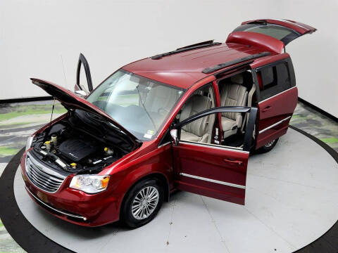 2013 Chrysler Town and Country Touring-L