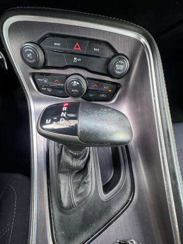 2015 Dodge Challenger SXT