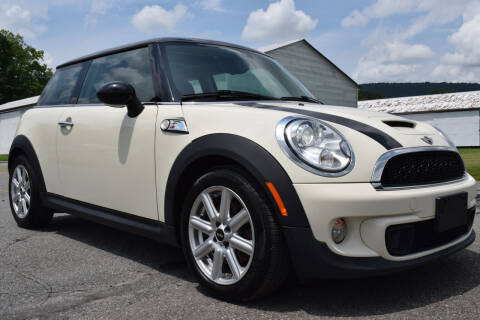 2013 MINI Hardtop for sale at CAR TRADE in Slatington PA