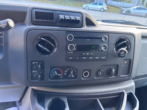 2009 Ford E-Series E-350 SD XLT