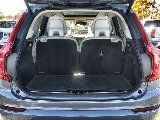 2022 Volvo XC90 T6 Momentum 6-Passenger