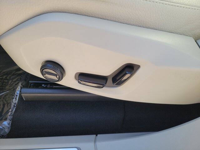 2025 Volvo XC90 T8 Plus Bright Theme 7P