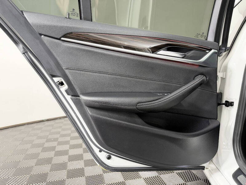 2017 BMW 5 Series 540i