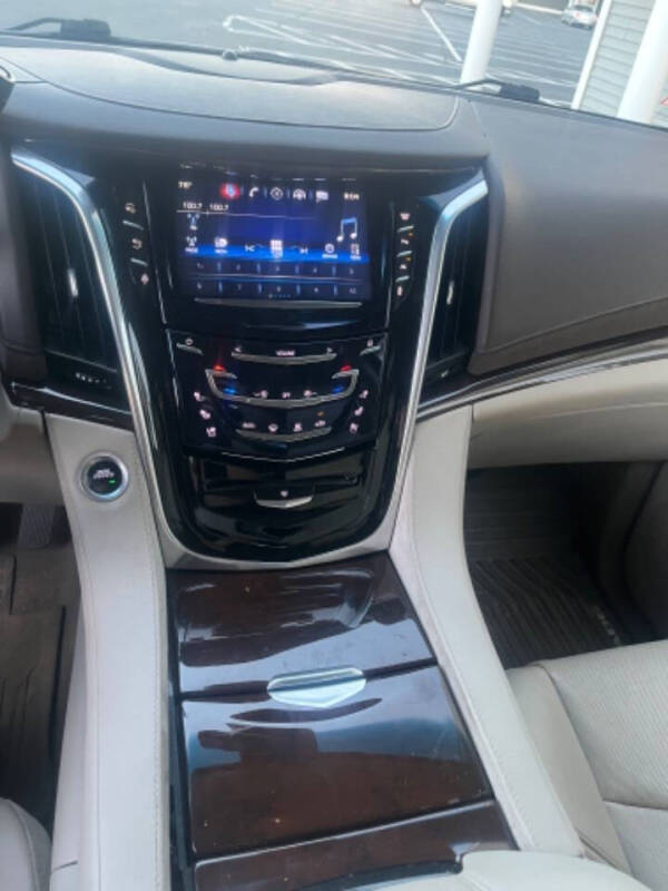 2016 Cadillac Escalade Luxury Collection