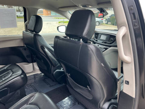 2017 Chrysler Pacifica Touring-L