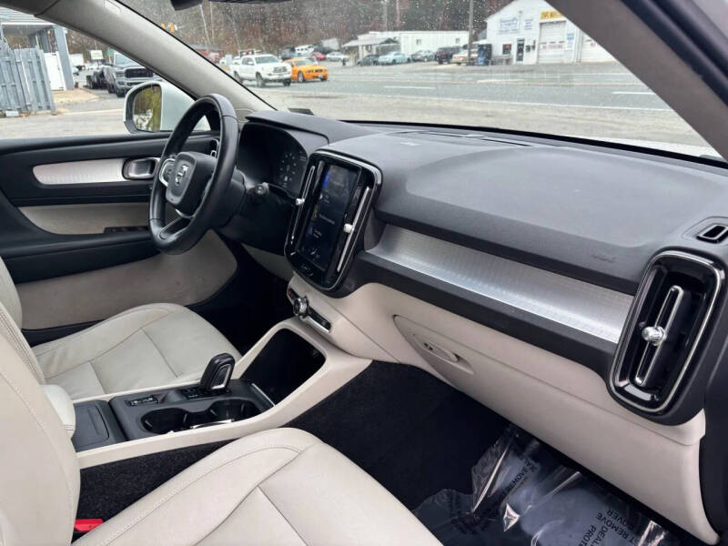 2019 Volvo XC40 T5 Momentum