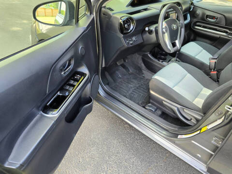 2016 Toyota Prius c One