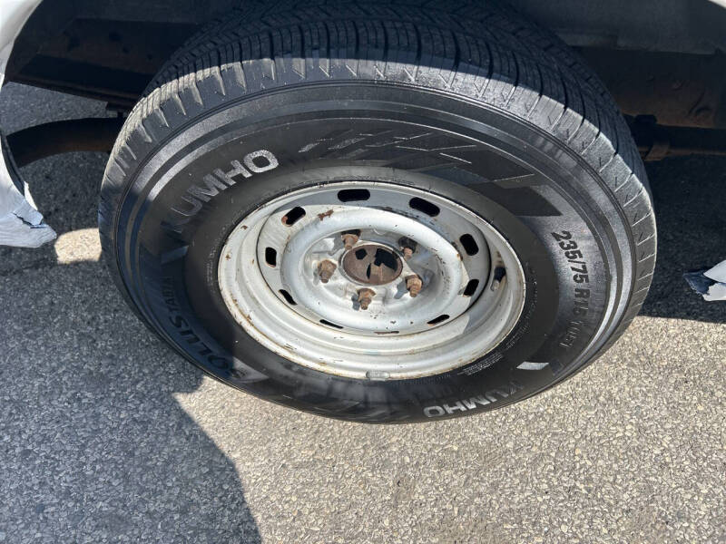 2003 Ford E-Series E-150 Base