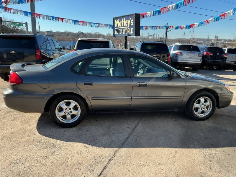 2005 Ford Taurus SE