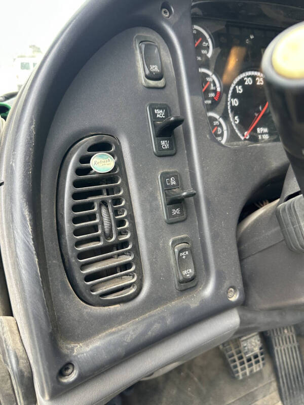 2015 Freightliner M2 106