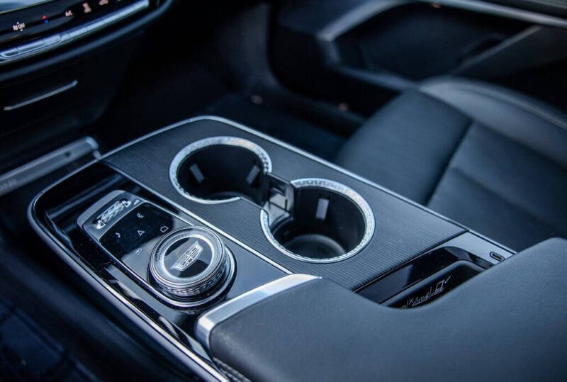 2024 Cadillac LYRIQ Luxury 2